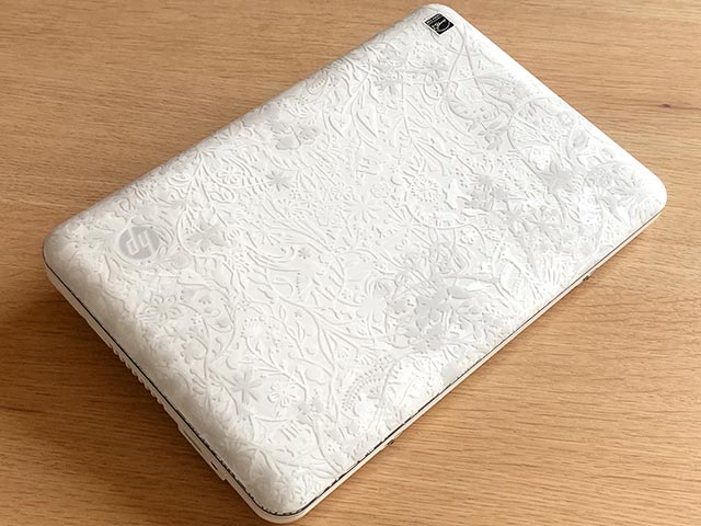 ノートPC:HP Mini 110 by Studio Tord Boontjeモデルは透かし３D加工で立体的に見える独特な柄になっています