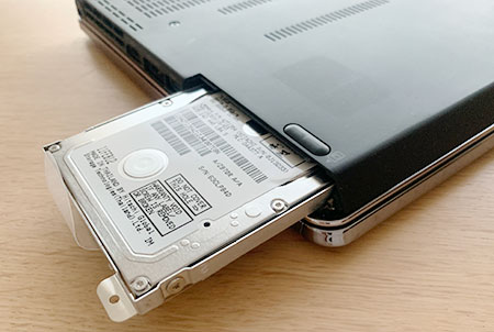 内臓HDDは引っ張れば簡単に外れました